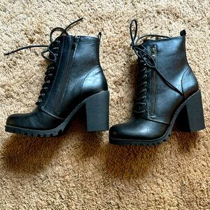 Dream Pairs size 8.5 black leather lace-up combat boots with side zippers & heel